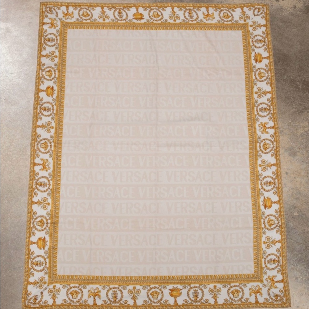 VERSACE 'I LOVE BAROQUE' WHITE WOOL THROW, IN BOX - Make Offer